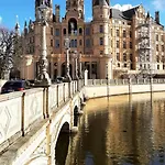 Apartman Charmantes, Helles City-apartment - Nahe Hafen, Schloss & Altstadt *