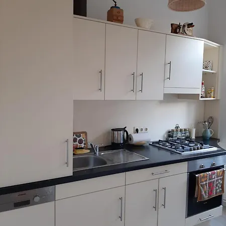Lejlighed Charmantes, Helles City-apartment - Nahe Hafen, Schloss & Altstadt